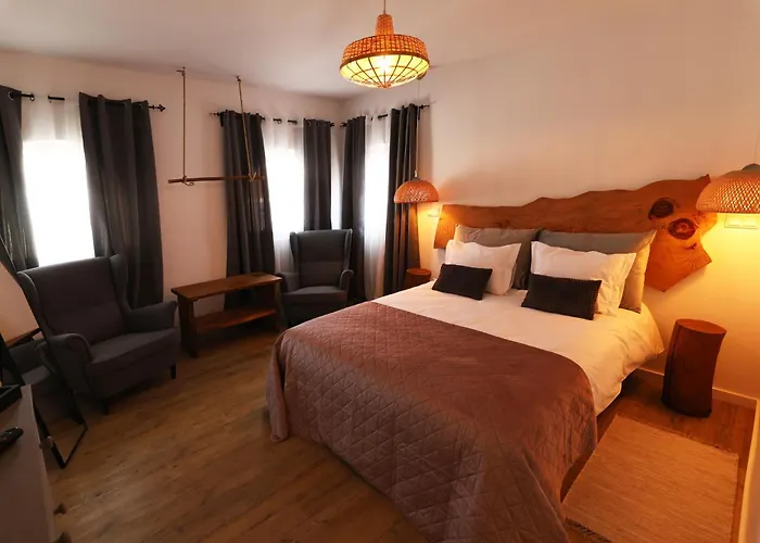 Cangalho Premium Bed and Breakfast Azueira