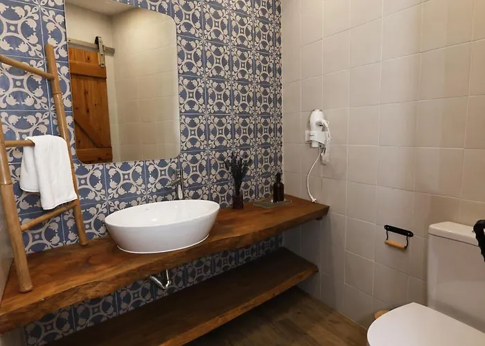 Cangalho Premium Bed and Breakfast Azueira